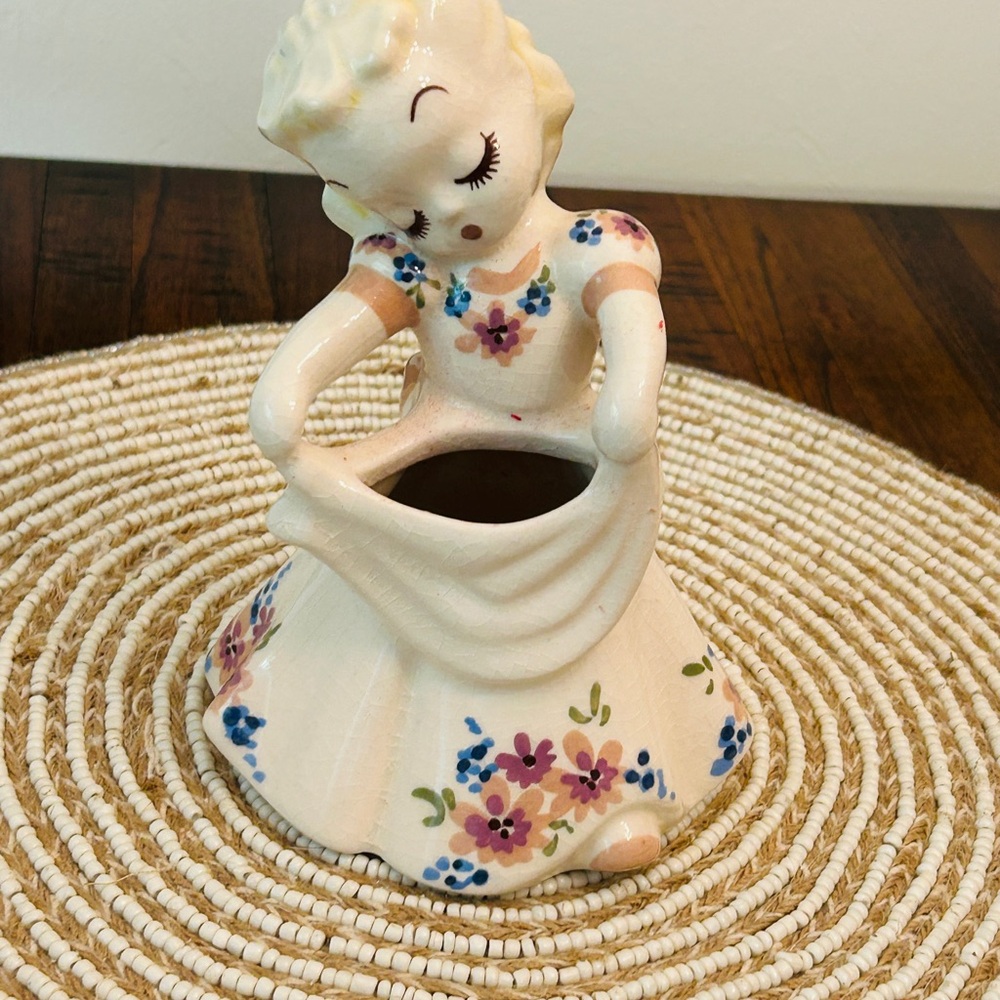 Vintage Dee Lee Art Pottery Cream Ceramic Floral Girl Figurine Vase -
